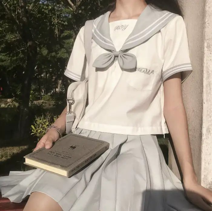 笼中女囚
